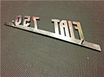 Fiat 750 - Logo Scritta Fregio Posteriore Metallo
