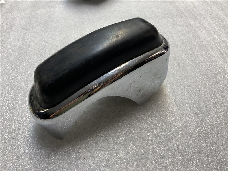 Borchia Rostro Sinistro Paraurti Anteriore FIAT 1500 C con gomma