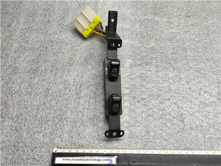Pulsantiera anteriore sinistra Alzacristallo NISSAN PRIMERA (P10) 1995 - usato