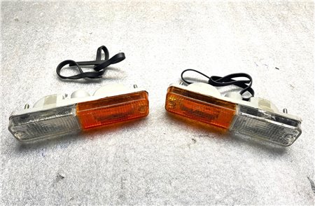 Maserati Biturbo Coppia Fanalini Anteriori Altissimo con viti e guarnizioni