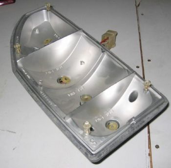 LANCIA BETA TERZA SERIE - BASE FANALINO POSTERIORE SINISTRO