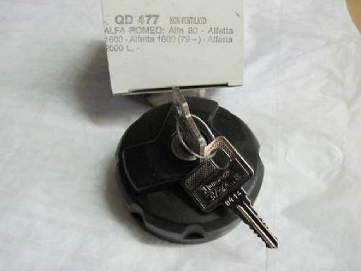 Z477 - TAPPO SERBATOIO CARBURANTE CON CHIAVE Z477 - TAPPO SERBATOIO CARBURANTE CON CHIAVE