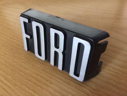 Ford Escort dal 1975 - Logo Fregio Scritta Anteriore Nuova